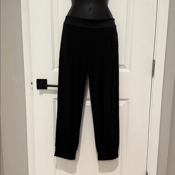 Diane von Furstenberg Pleat Front Cropped Jogger Slacks - Picture 2 of 11